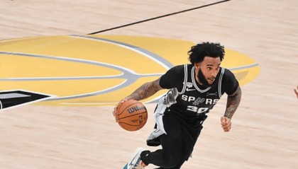 九游娱乐官方入口-尚帕尼上半场三分6中5砍下15分，下半场三分4中0仅得到1分